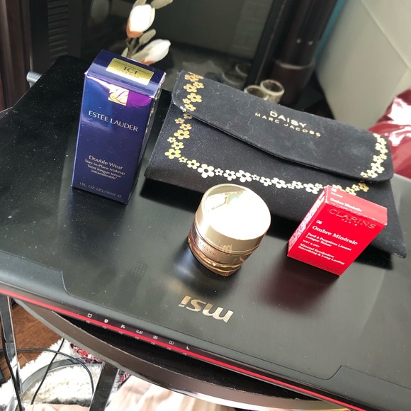 Makeup; eye balm; eye shadow; stay in place makeup and make up bag - Picture 1 of 2